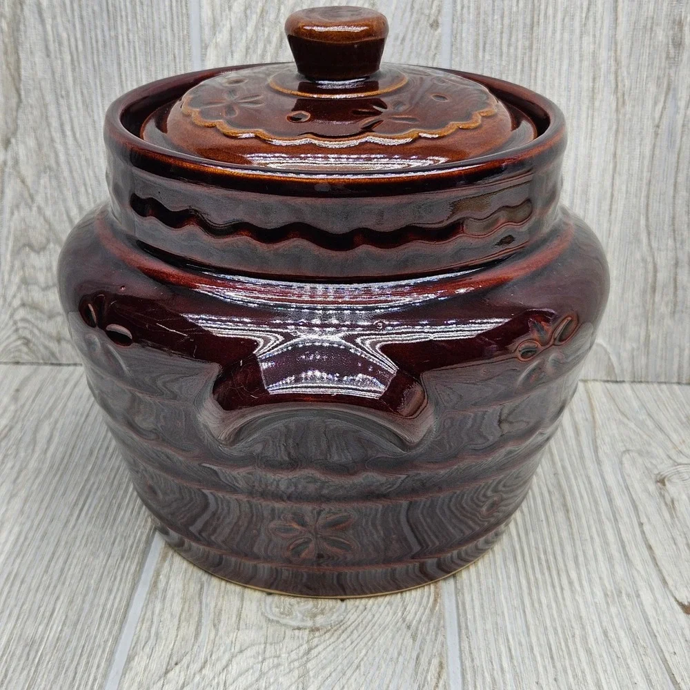 Mar-Crest Daisy and Dot Brown Stoneware Bean Pot with Lid Oven Proof USA Vintage